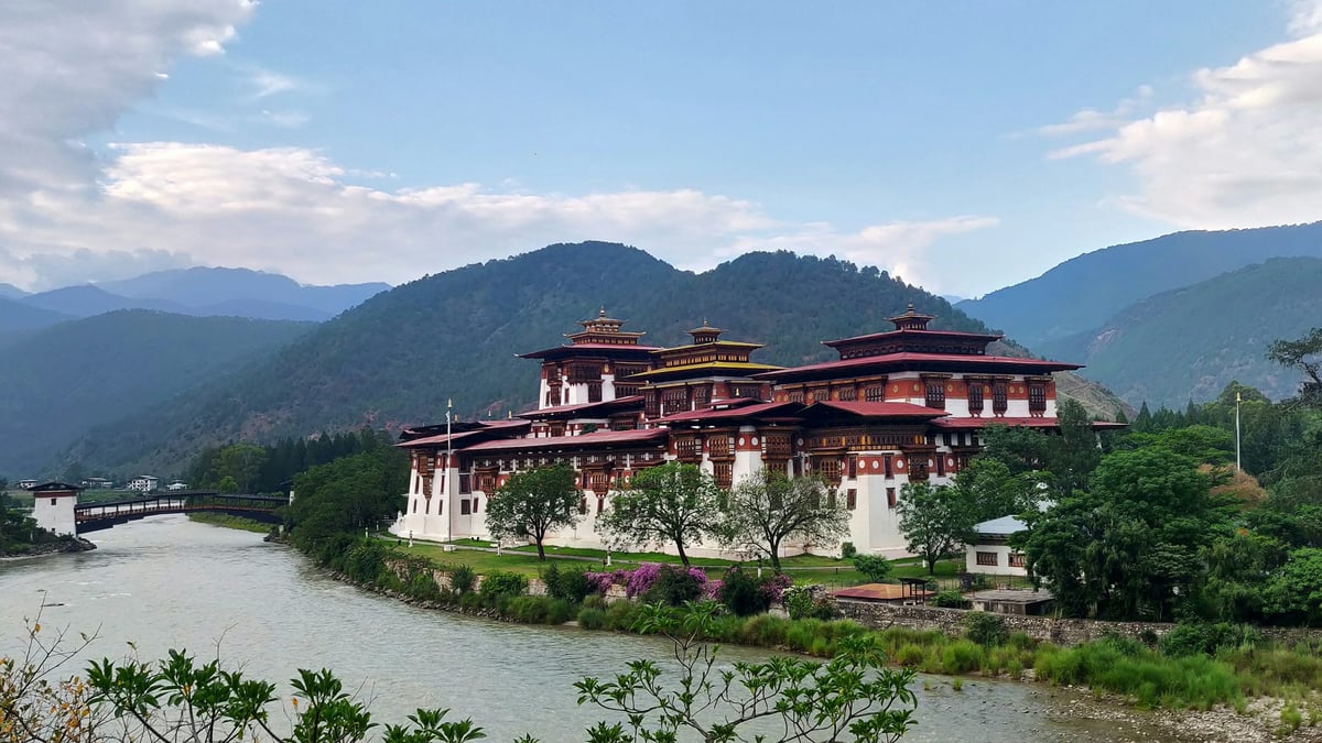 Punakha Dzong by the river